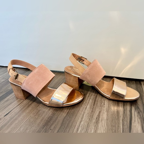 NWT TOMS Sandals, Size 7 - Picture 3 of 6